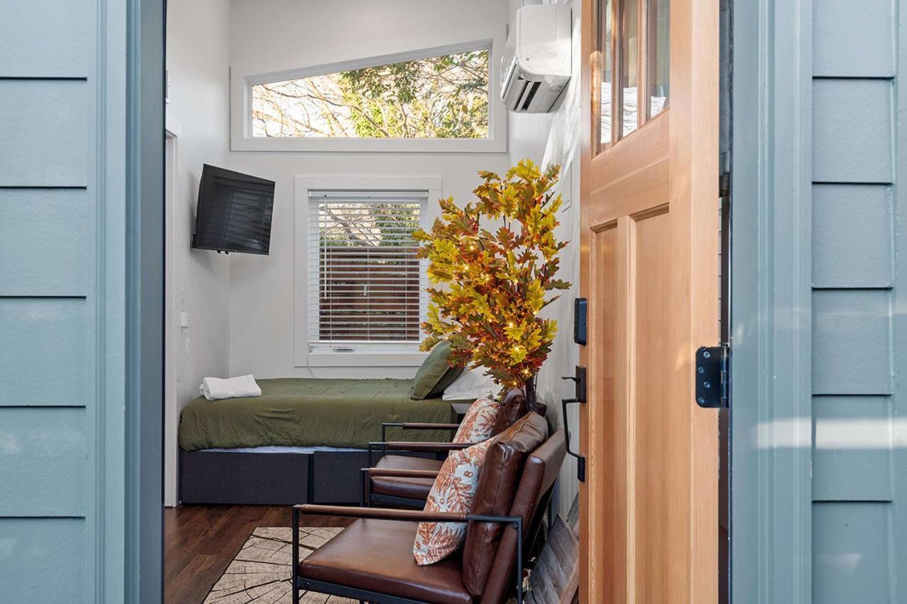 The Acorn - Tiny House In Historic Oakwood Vila Raleigh Exterior foto